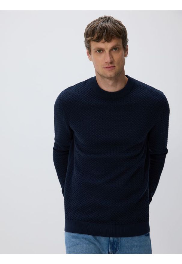 Reserved - Strukturalny sweter z bawełny - granatowy. Kolor: niebieski. Materiał: bawełna