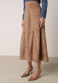 Born2be - Beżowa Rozkloszowana Spódnica z Imitacji Zamszu Basara. Okazja: na co dzień, na spotkanie biznesowe, do pracy. Kolor: beżowy. Materiał: zamsz. Styl: casual, biznesowy, elegancki, klasyczny #2