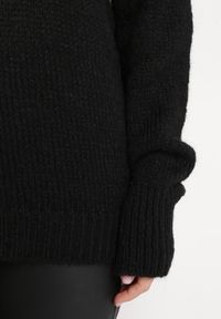 Born2be - Czarny Klasyczny Sweter z Wełną Wykończony Ściągaczami Susa. Kolor: czarny. Materiał: wełna. Styl: klasyczny