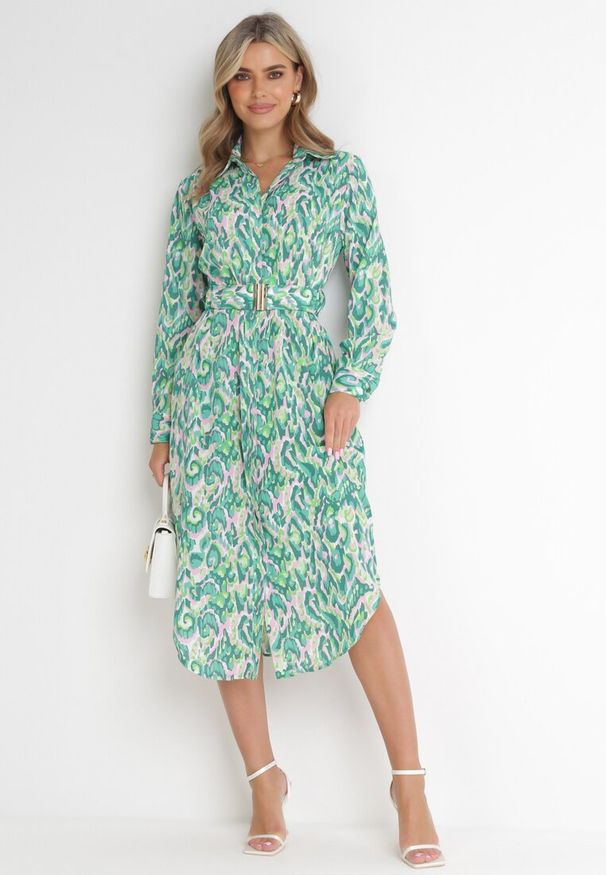 Born2be - Zielona Koszulowa Sukienka Midi z Elastycznym Paskiem z Abstrakcyjnym Wzorem Demoni. Kolor: zielony. Typ sukienki: koszulowe. Długość: midi