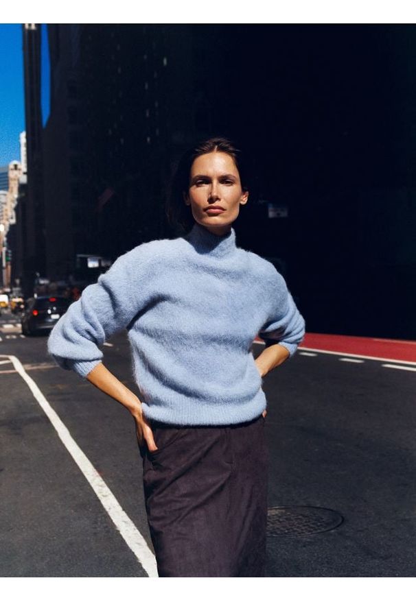 Reserved - Sweter z wełną z alpaki - jasnoniebieski. Kolor: niebieski. Materiał: wełna