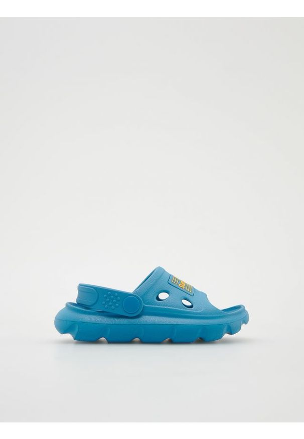 Reserved - Lekkie klapki z aplikacją - turkusowy. Kolor: turkusowy. Wzór: aplikacja. Styl: klasyczny