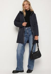 Born2be - Granatowa Pikowana Kurtka Dwustronna z Kapturem Alarrise. Okazja: na spacer. Typ kołnierza: kaptur. Kolor: niebieski. Materiał: skóra, jeans. Wzór: gładki #4