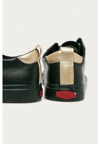 Cross Jeans Tenisówki damskie kolor czarny. Nosek buta: okrągły. Zapięcie: sznurówki. Kolor: czarny. Materiał: guma