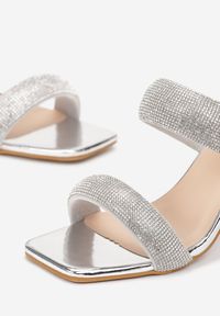 Renee - Srebrne Klapki na Przezroczystym Obcasie z Paskami z Cyrkoniami i Otwartym Noskiem Kouture. Nosek buta: otwarty. Kolor: srebrny. Obcas: na obcasie. Wysokość obcasa: średni #3