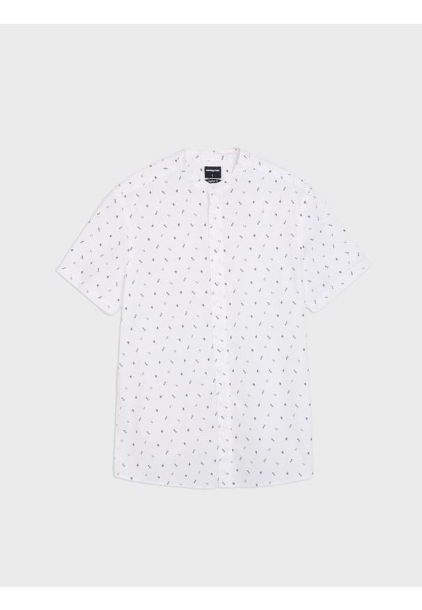 Sinsay - Koszula regular fit ze stójką - biały. Typ kołnierza: kołnierzyk stójkowy. Kolor: biały