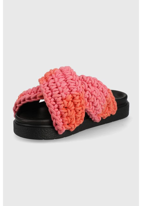 Inuikii klapki woven batic damskie kolor różowy na platformie. Kolor: różowy. Materiał: materiał, skóra, guma. Obcas: na platformie