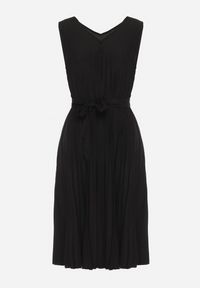 Born2be - Czarna Rozkloszowana Sukienka Midi Plisowana z Materiałowym Paskiem Varethia. Kolor: czarny. Materiał: materiał. Wzór: aplikacja. Długość: midi #7