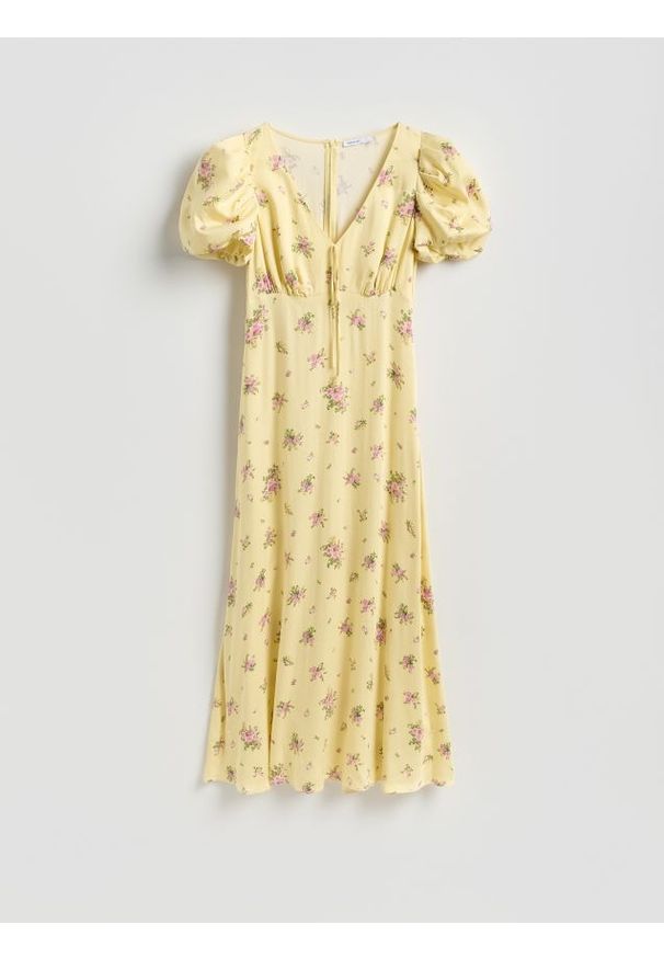Reserved - Sukienka w kwiaty - jasnożółty. Kolor: żółty. Materiał: tkanina, wiskoza. Wzór: kwiaty. Typ sukienki: proste