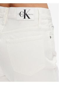 Calvin Klein Jeans Jeansy J20J220603 Biały Regular Fit. Kolor: biały