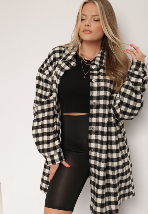 Renee - Czarna Koszula Z Wełną Mylistos. Kolekcja: plus size. Kolor: czarny. Materiał: wełna. Długość: długie. Wzór: aplikacja
