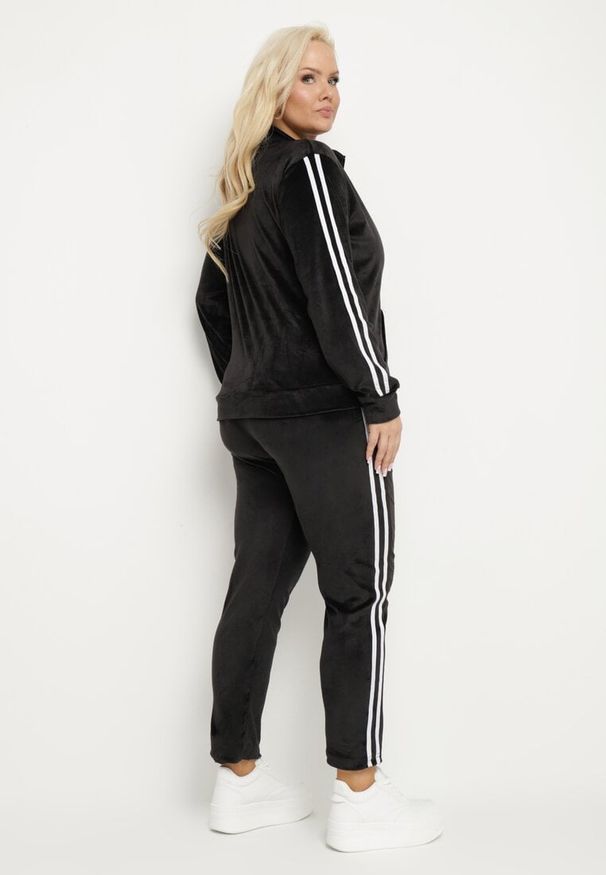 Born2be - Czarny Komplet Dresowy Rozpinana Bluza z Paskami i Spodnie Dorwia. Kolor: czarny. Materiał: dresówka. Wzór: aplikacja
