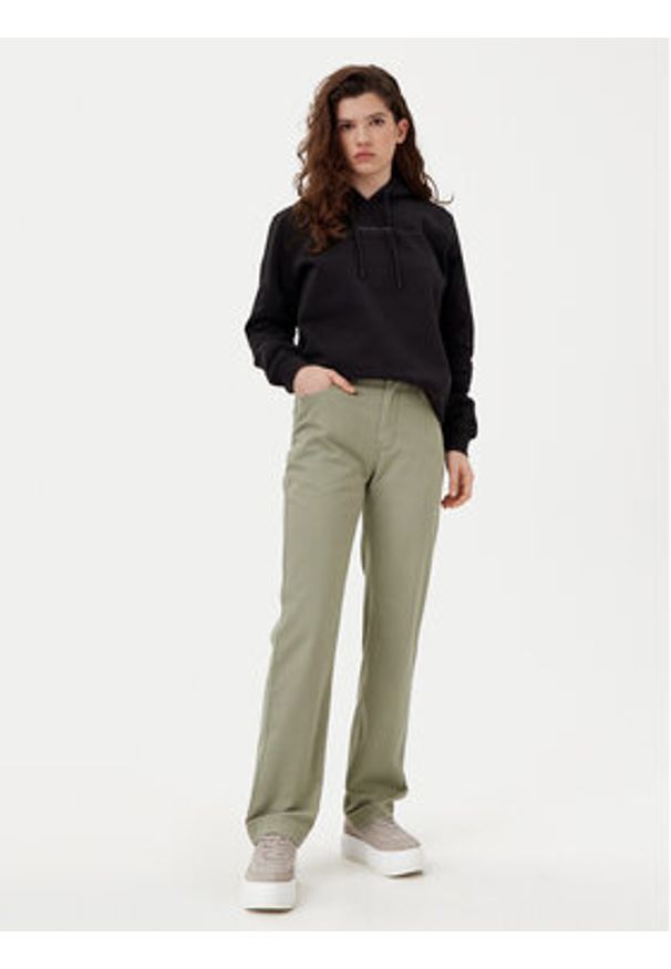 Calvin Klein Jeans Spodnie materiałowe J20J224852 Zielony Straight Fit. Kolor: zielony. Materiał: bawełna