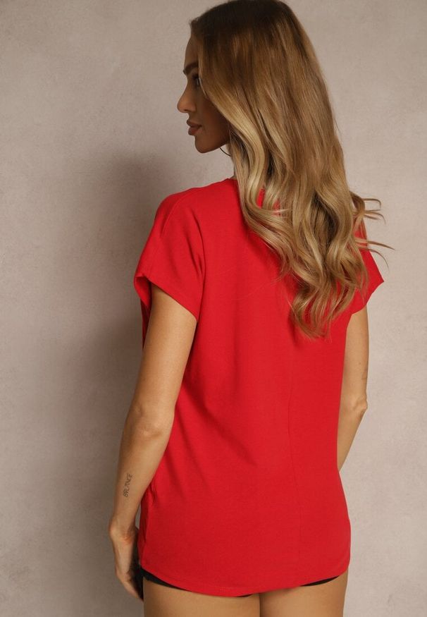 Renee - Czerwony T-shirt z Bawełny z Dekoltem w Serek Linithiela. Okazja: na co dzień. Typ kołnierza: dekolt w serek. Kolor: czerwony. Materiał: bawełna. Styl: casual