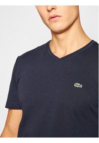 Lacoste T-Shirt TH2036 Granatowy Regular Fit. Kolor: niebieski. Materiał: bawełna