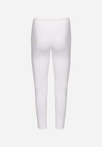 Born2be - Białe Casualowe Spodnie z Elastyczną Gumką w Pasie i Ozdobnymi Sznurkami Penderia. Okazja: na co dzień. Kolor: biały. Styl: casual #5