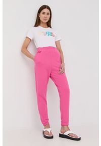 Hugo spodnie damskie kolor różowy gładkie. Stan: podwyższony. Kolor: różowy. Materiał: materiał, włókno, dzianina. Wzór: gładki