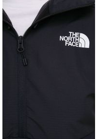 The North Face wiatrówka kolor czarny przejściowa. Kolor: czarny. Materiał: materiał. Długość: krótkie