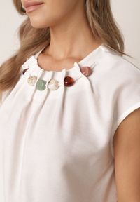 Born2be - Biała Wiskozowa Bluzka w Stylu Boho z Aplikacją z Imitacji Kamieni Rosunte. Okazja: na co dzień. Kolor: biały. Materiał: wiskoza. Długość: długie. Wzór: aplikacja. Styl: boho #7