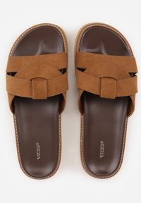 Born2be - Brązowe Klapki VICES z Przeplatanymi Paskami Anreene. Okazja: na co dzień. Kolor: brązowy. Materiał: len. Wzór: paski. Styl: casual, klasyczny, elegancki #7