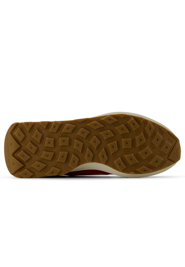 Buty unisex New Balance U370VD – czerwone. Kolor: zielony. Materiał: zamsz, skóra. Szerokość cholewki: normalna. Sezon: lato