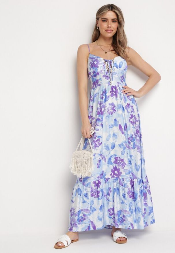 Born2be - Niebieska Sukienka z Wiskozy i Bawełny Rozkloszowana w Kwiatowy Print z Ozdobnym Wiązaniem Wiama. Okazja: na co dzień. Kolor: niebieski. Materiał: wiskoza, bawełna. Wzór: kwiaty, nadruk. Typ sukienki: rozkloszowane. Styl: casual, elegancki