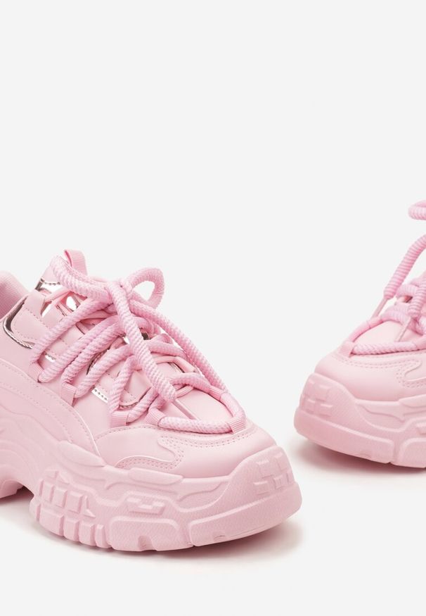 Renee - Różowe Sneakersy z Grubymi Sznurówkami na Niskiej Platformie Lasandre. Okazja: na co dzień. Zapięcie: sznurówki. Kolor: różowy. Obcas: na platformie