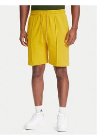 United Colors of Benetton - United Colors Of Benetton Szorty sportowe 342ZU900X Żółty Regular Fit. Kolor: żółty. Materiał: bawełna. Styl: sportowy #1