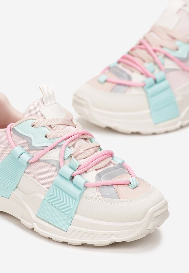 Born2be - Zielone Sneakersy z Elastycznym Sznurowaniem i Ozdobnymi Taśmami Jarlele. Kolor: beżowy