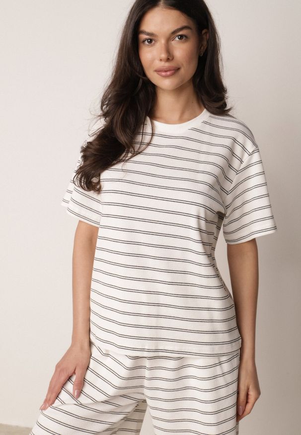 Born2be - Biało-Czarny Bawełniany T-shirt w Poziome Paski Rive. Okazja: do pracy, na co dzień. Kolor: czarny. Materiał: bawełna. Długość: krótkie. Wzór: paski. Styl: klasyczny, casual