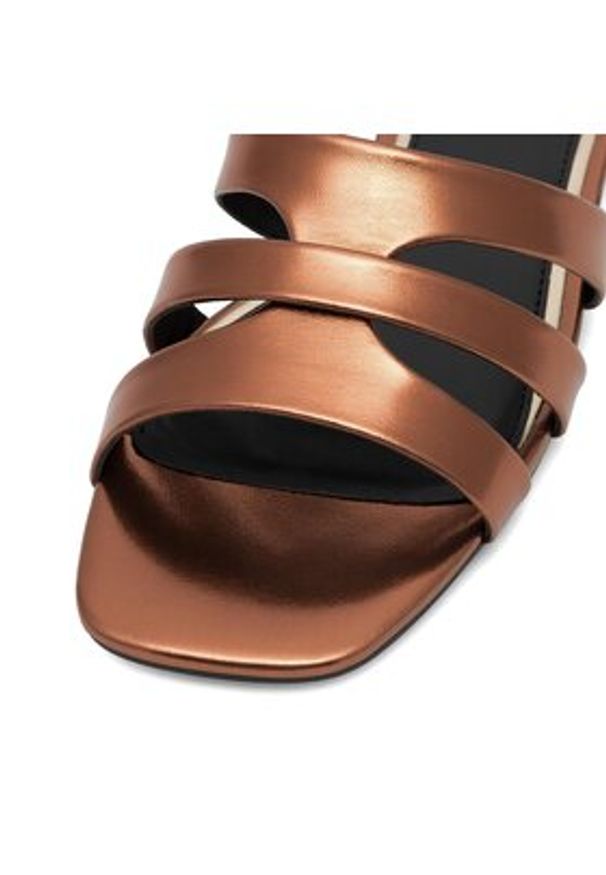 Nine West Klapki 123AL1207-1 Brązowy. Kolor: brązowy. Materiał: syntetyk