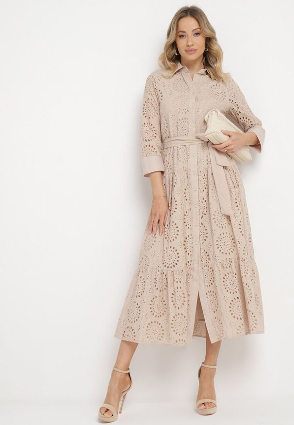 Born2be - Beżowa Bawełniana Sukienka Ażurowa o Koszulowym Kroju Elowetia. Okazja: na imprezę. Kolor: beżowy. Materiał: bawełna. Długość rękawa: długi rękaw. Wzór: ażurowy. Typ sukienki: koszulowe. Styl: boho, elegancki