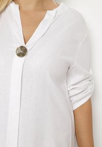 Born2be - Biała Sukienka z Wiskozy i Lnu Pudełkowa Asymetryczna Toliria. Okazja: na co dzień. Typ kołnierza: dekolt w kształcie V. Kolor: biały. Wzór: aplikacja. Typ sukienki: asymetryczne. Materiał: len, wiskoza. Długość rękawa: długi rękaw. Sezon: lato. Styl: casual, elegancki #4