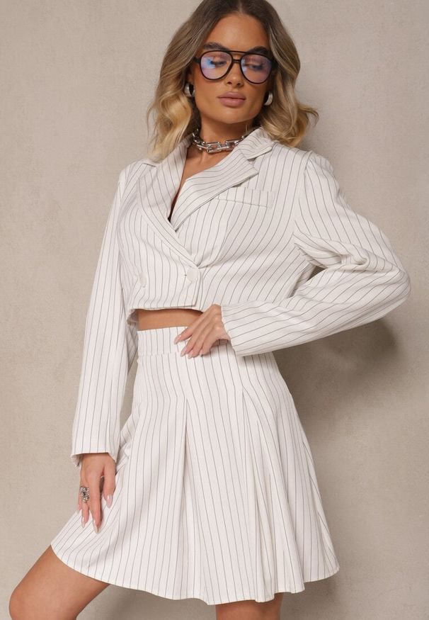 Renee - Biała Rozkloszowana Spódnica z Plisami Zdobiona Subtelnym Wzorem w Paski Redamira. Okazja: na co dzień. Kolor: biały. Wzór: paski, aplikacja. Styl: casual, elegancki