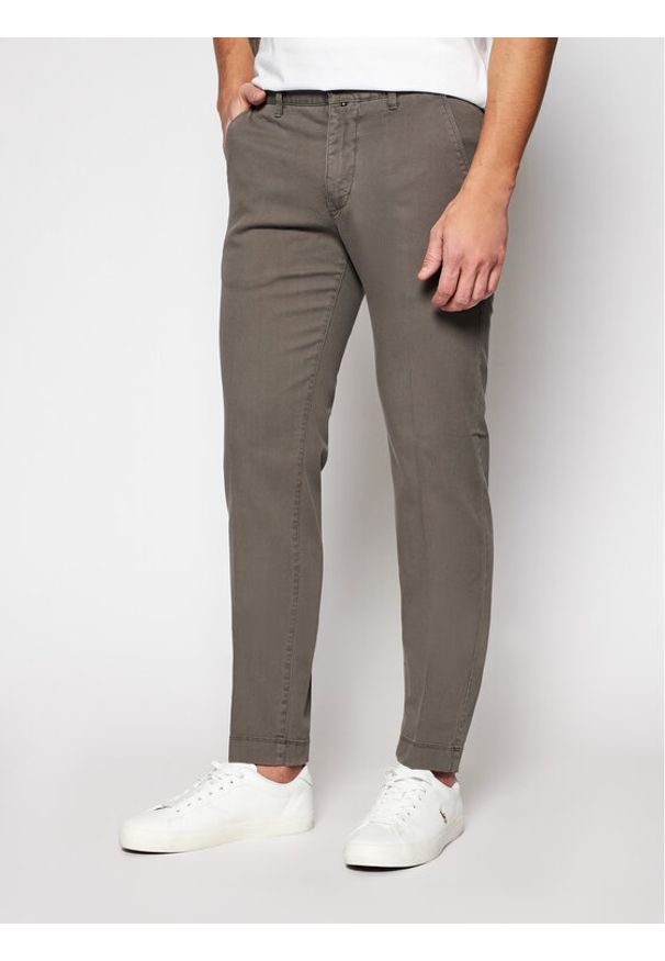 Marc O'Polo Chinosy B21 0108 10064 Szary Tapered Fit. Kolor: szary. Materiał: bawełna