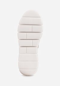 Renee - Brązowe Perforowane Mokasyny ze Skóry Naturalnej z Aplikacją na Platformie Heilarta. Kolor: brązowy. Materiał: skóra. Szerokość cholewki: normalna. Wzór: aplikacja. Obcas: na platformie #7