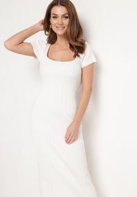 Born2be - Biała Sukienka o Dopasowanym Fasonie z Wycięciem na Plecach i Kwadratowym Dekoltem Vosalina. Okazja: na co dzień. Typ kołnierza: dekolt kwadratowy. Kolor: biały. Długość rękawa: krótki rękaw. Typ sukienki: dopasowane, proste. Styl: casual #6