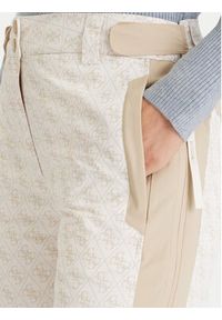 Guess Spodnie narciarskie W5BB70 W3272 Beżowy Regular Fit. Kolor: beżowy. Materiał: syntetyk. Sport: narciarstwo #4