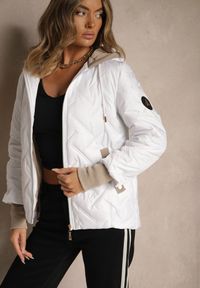 Renee - Biała Kurtka z Pikowanymi Przeszyciami Kontrastowymi Wstawkami i Kapturem Tulirea. Okazja: na co dzień. Typ kołnierza: kaptur. Kolor: biały. Materiał: jeans. Styl: casual, elegancki