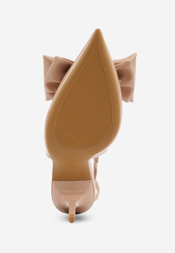 Renee - Ciemnobeżowe Sandały na Szpilce Vices z Dużą Kokardką Bez Pięty Velozia. Okazja: na studniówkę, na spotkanie biznesowe, na sylwestra, na ślub cywilny, do pracy, na wesele. Zapięcie: sprzączka. Kolor: beżowy. Obcas: na szpilce. Styl: biznesowy, elegancki, wizytowy