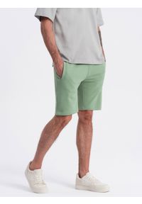 Ombre Clothing - Męskie spodenki dzianinowe ze ściągaczem i kieszeniami - zielone V3. Kolor: zielony. Materiał: dzianina. Styl: wakacyjny
