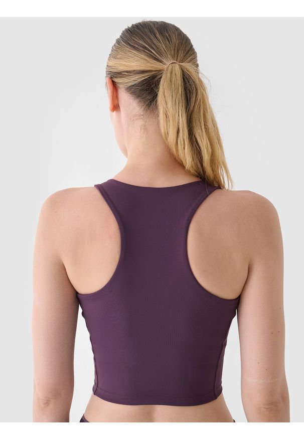 4f - 4F Crop top treningowy szybkoschnący damski - fioletowy XXL. Kolor: fioletowy. Materiał: włókno, elastan, dzianina, materiał, syntetyk. Długość rękawa: na ramiączkach. Wzór: gładki, jednolity, ze splotem. Sport: fitness