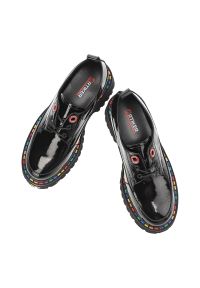 Czarne Półbuty Artiker Eleganckie Lakierowane Obuwie Damskie. Okazja: na co dzień. Kolor: czarny. Materiał: lakier. Wzór: kolorowy. Styl: elegancki #2