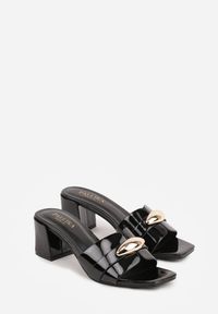 Renee - Czarne Klapki na Słupku w Eleganckim Stylu Zdobione Podłużną Aplikacją Achythia. Okazja: na co dzień. Kolor: czarny. Materiał: satyna, jeans. Wzór: aplikacja. Obcas: na słupku. Styl: elegancki #6