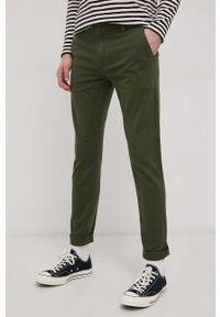 Levi's® - Levi's Spodnie męskie kolor zielony w fasonie chinos. Okazja: na spotkanie biznesowe. Kolor: zielony. Materiał: tkanina. Wzór: gładki. Styl: biznesowy