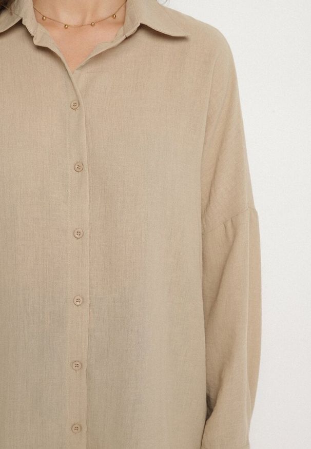 Born2be - Beżowa Klasyczna Koszula o Kroju Oversize Maronira. Okazja: na co dzień. Typ kołnierza: kołnierzyk klasyczny. Kolor: beżowy. Materiał: jeans. Styl: klasyczny
