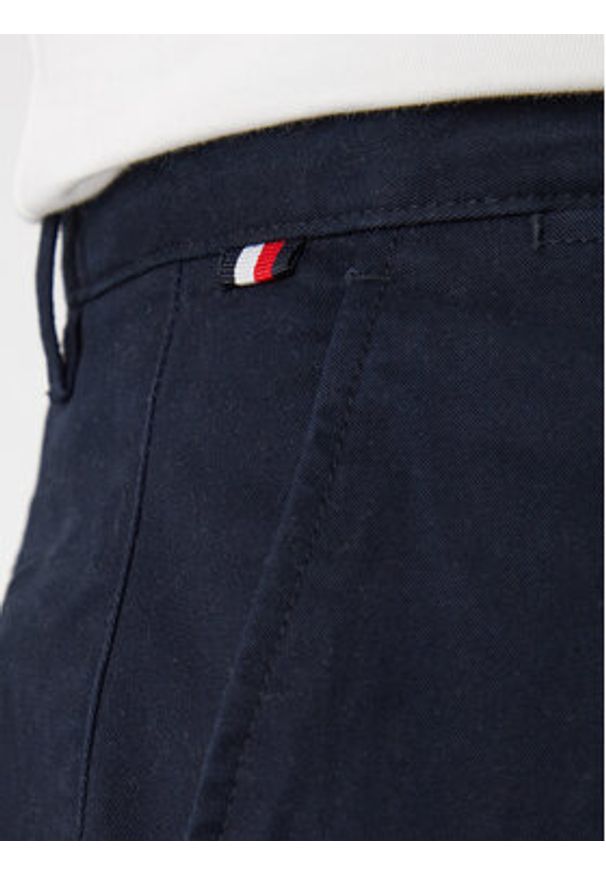 TOMMY HILFIGER - Tommy Hilfiger Chinosy Core Denton MW0MW41993 Granatowy Regular Fit. Kolor: niebieski. Materiał: bawełna