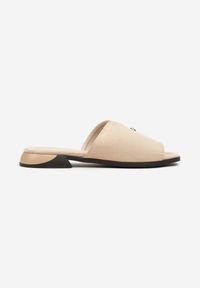 Born2be - Beżowe Klapki Vices z Ozdobnym Wycięciem i Aplikacją Tiladea. Okazja: na co dzień. Kolor: beżowy. Wzór: aplikacja. Styl: elegancki, casual #5