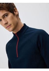 Reserved - Bluza ze stójką - granatowy. Kolor: niebieski. Materiał: dzianina. Wzór: gładki