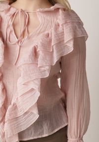 Born2be - Różowa Bluzka z Lyocellem Ozdobiona Falbanami i Wiązaniem Esathra. Okazja: na co dzień. Kolor: różowy. Materiał: jeans. Wzór: aplikacja. Styl: casual, elegancki #5